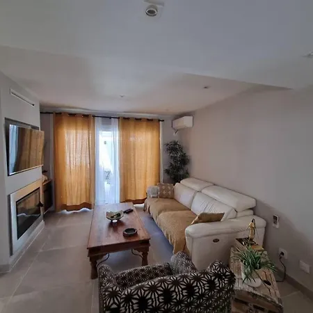 Casa Familiar En *